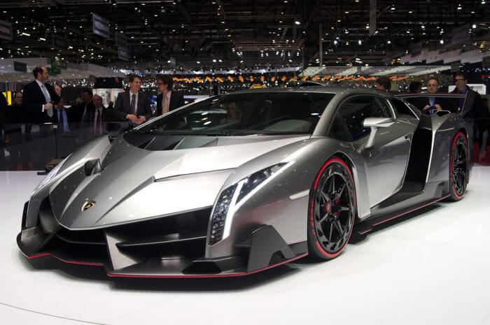 Geneva_MotorShow_2013_-_Lamborghini_Veneno_12-e1515385842241.jpg